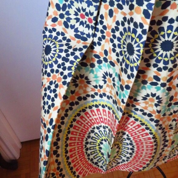 Lucian Matis runway skirt, stiffed material in perfect condition, rigid fabric. - Picture 5 of 7